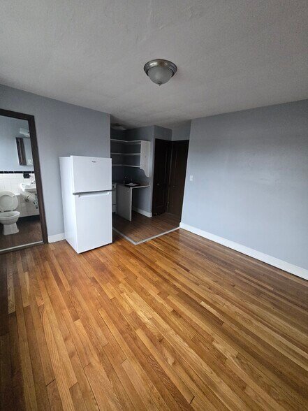 Building Photo - 29 Chapman St