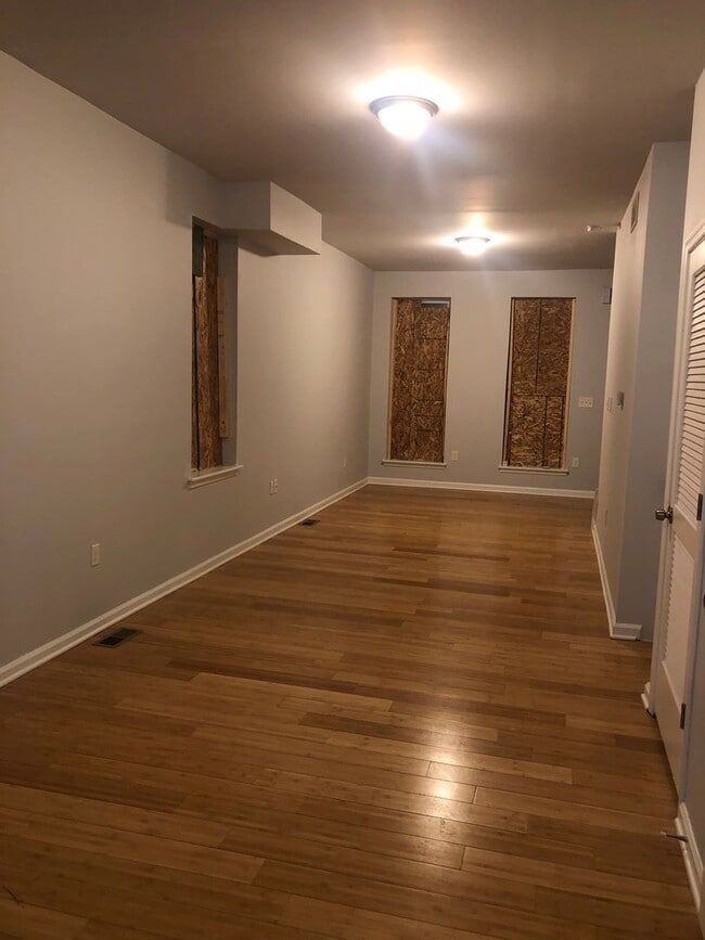 Building Photo - 3 bedroom 1.5 bathroom voucher holders wanted Baltimore City