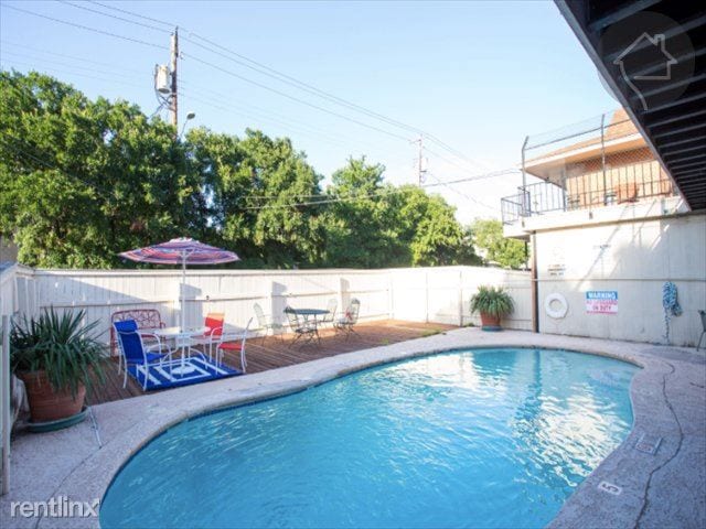 Building Photo - 302 W 38th St