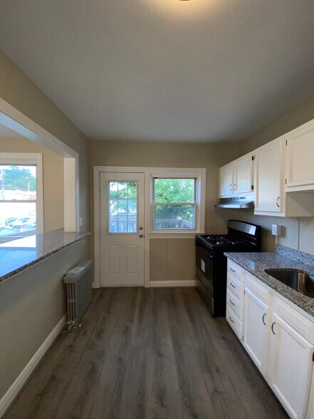 Building Photo - 41 N Kossuth St