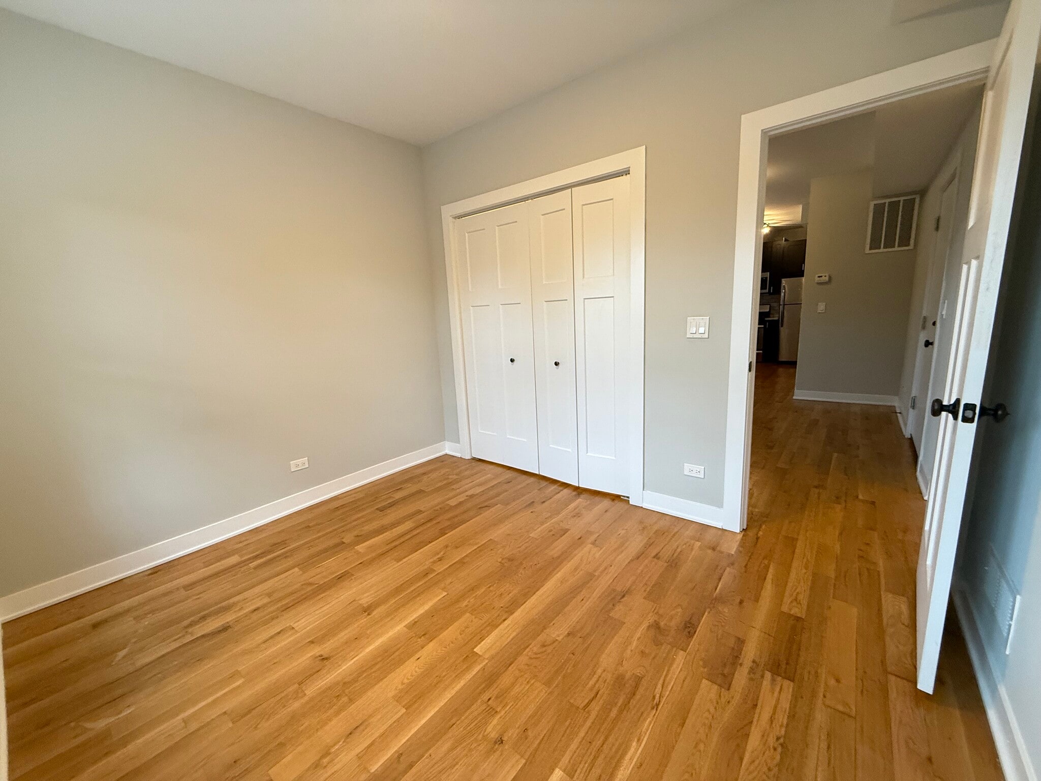 Building Photo - 2211 W Eastwood Ave