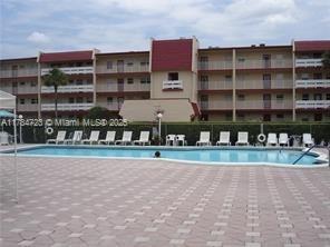 Building Photo - 1025 Country Club Dr