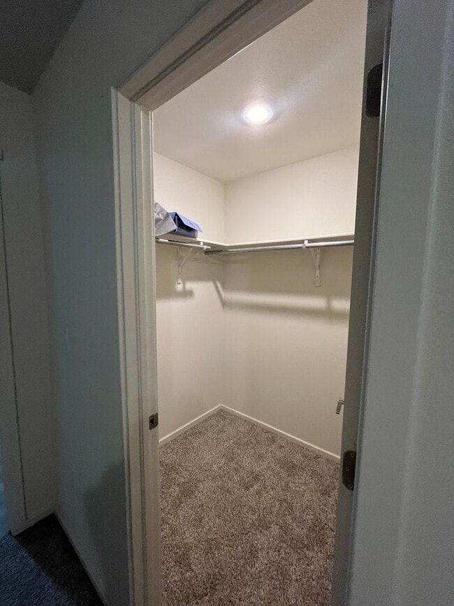 Building Photo - 1107 E La Brea Ave