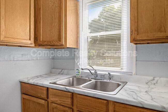 Building Photo - 8896 Alva Ave