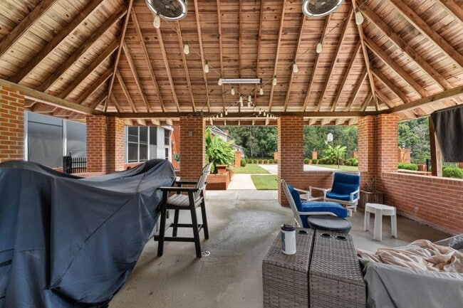 Building Photo - 4101 Lakeland Hills Dr