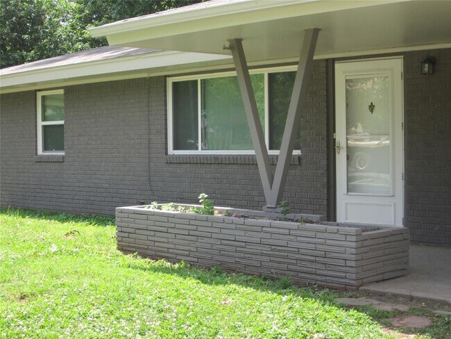 Building Photo - 1530 Melrose Dr