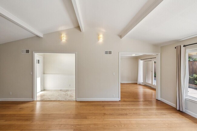 Building Photo - 309 Walsh Rd