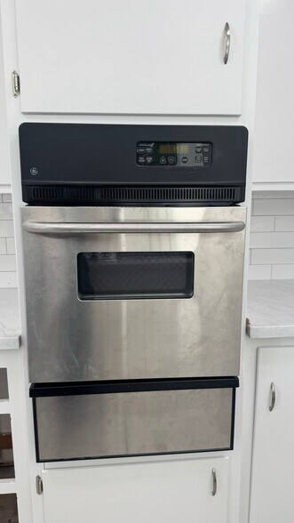 GE Oven - 716 Glenway Dr