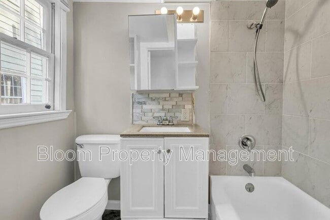 Building Photo - 299 Coming St