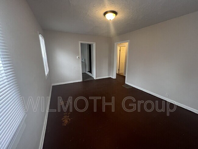 Building Photo - 3915 Hillside Ave