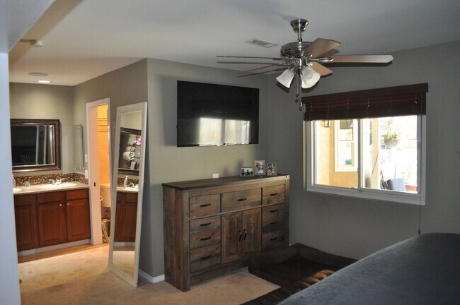 Building Photo - LEMON GROVE 3BR/2BA SINGLE FAMILY DETACHED...