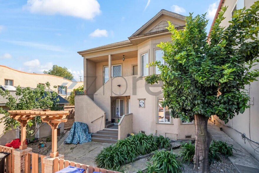 Building Photo - 1613 Pomona St