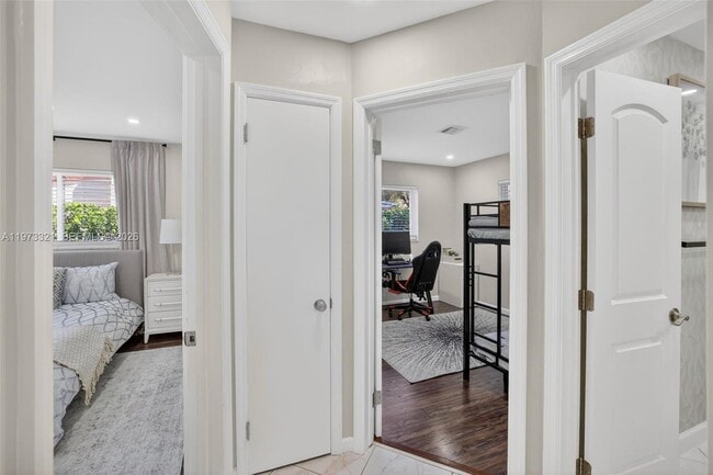 Building Photo - 252 SW 23rd St