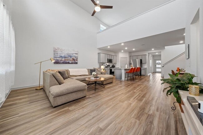 Building Photo - 14008 Zuhause Dr