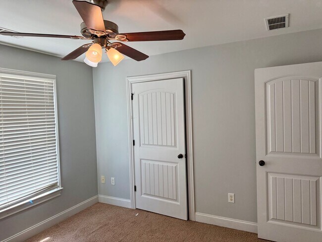 Building Photo - 4BR home close to downtown Watkinsville