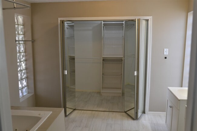 Building Photo - 17014 Blue Mist Dr