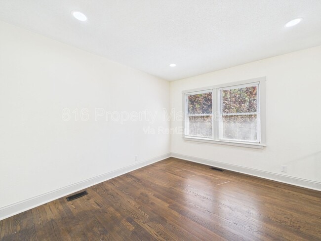 Building Photo - 1406 N Ponca Dr