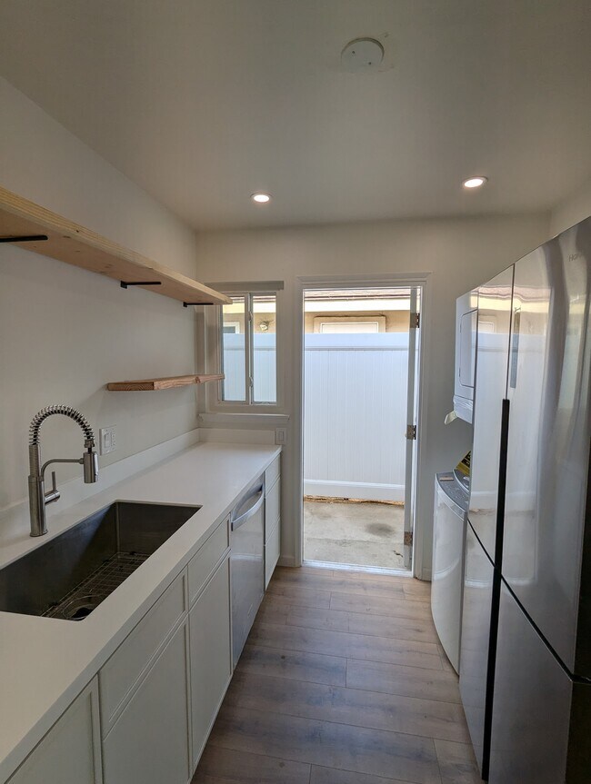 Building Photo - 574 Madison Ave