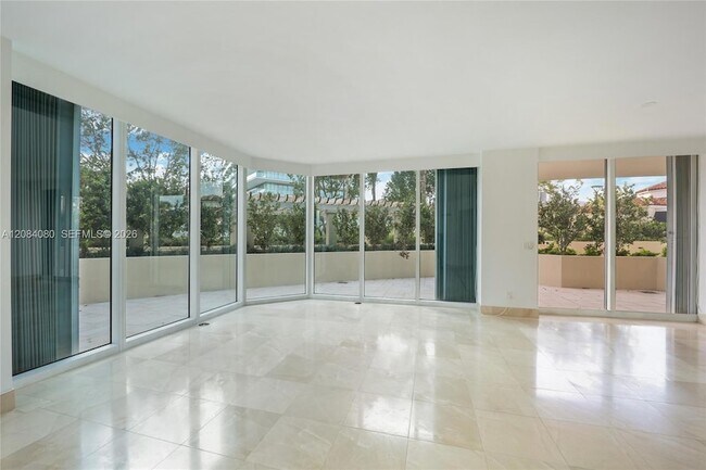 Building Photo - 300 South Pointe Dr