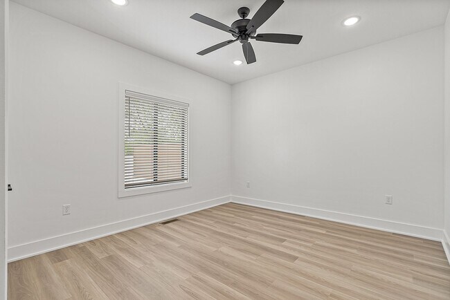 Building Photo - Edge Luxury Townhomes