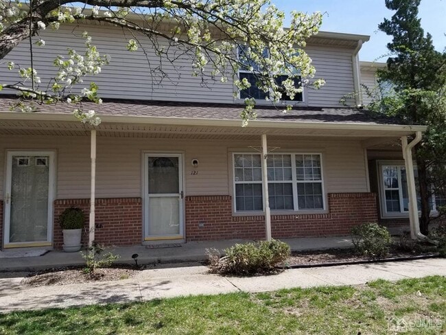 Building Photo - 121 Sassafras Ct