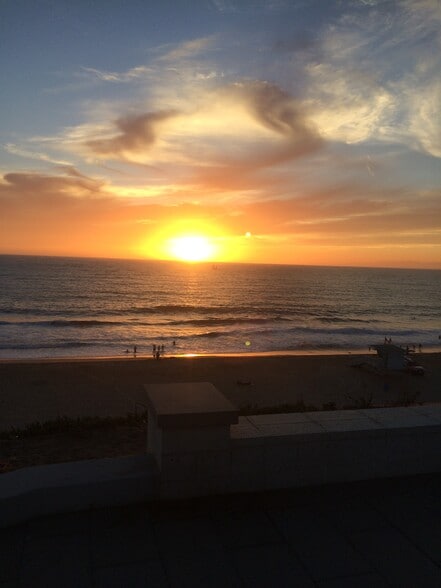 Building Photo - 702 S Pacific Coast Hwy