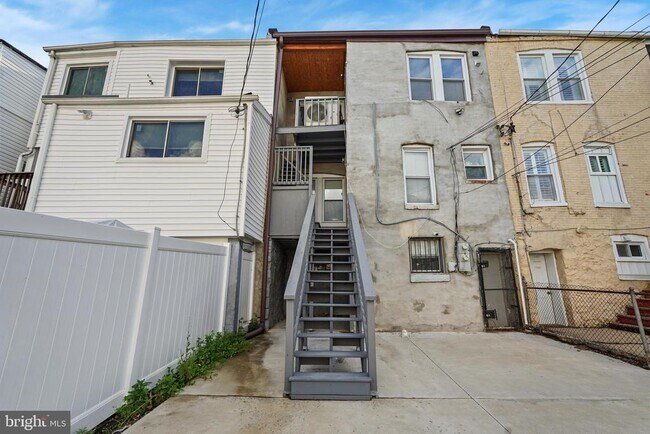 Building Photo - 2509 Linden Ave