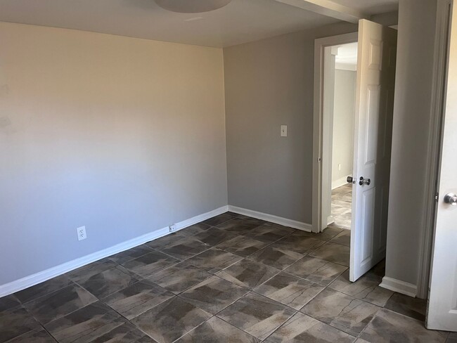 Building Photo - Spacious 1 bedroom Home in Madison