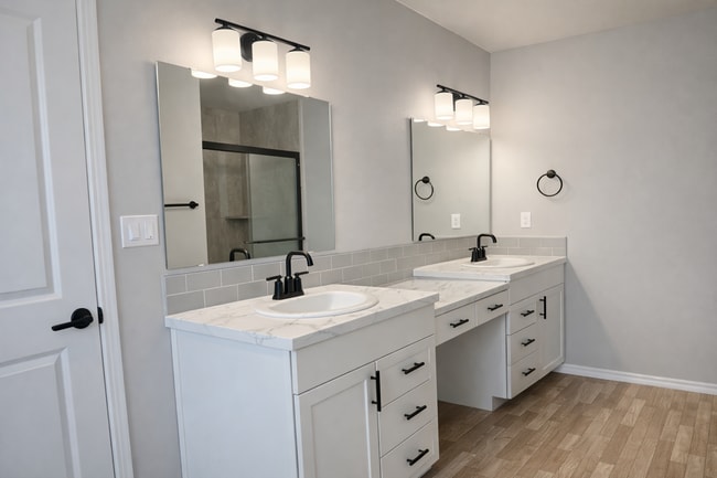 Building Photo - SOUTHRIDGE HOME! Modern Comfort Meets Everyday Convenience!