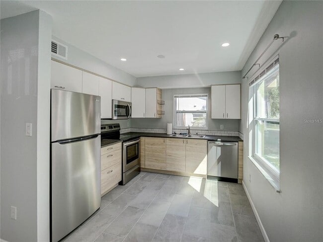 Building Photo - 1007 Sumner Blvd