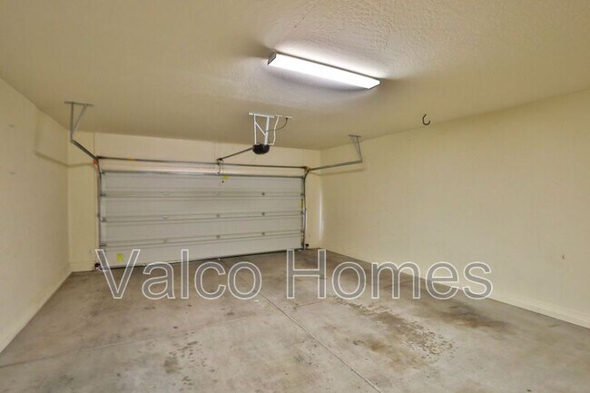 Building Photo - 7688 W Redbird Rd