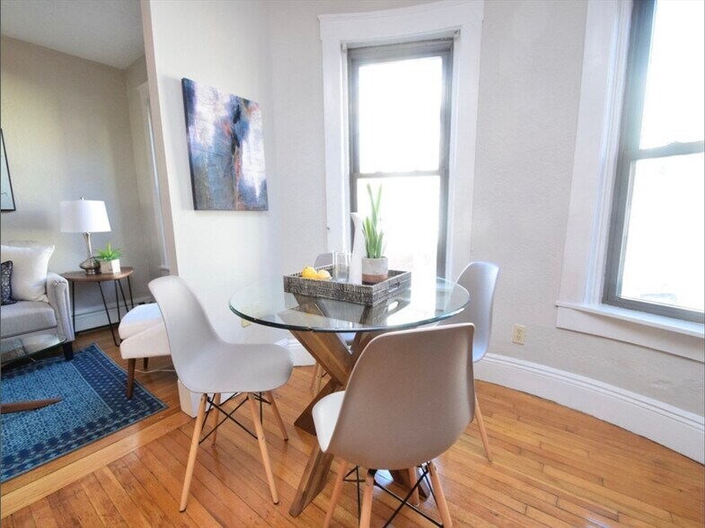 Building Photo - 217 Boylston St