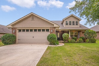 Building Photo - 128 Willow Tree Dr