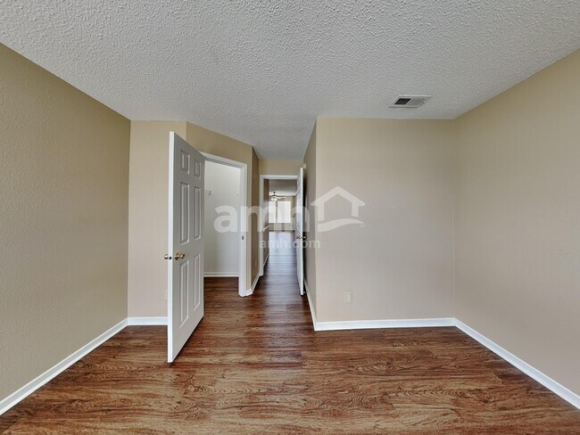 Building Photo - 6803 Amber Springs Way