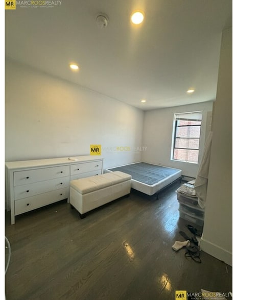 Building Photo - 43 Joy St