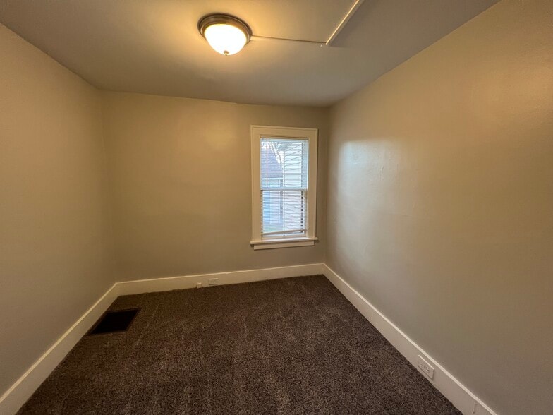 Building Photo - 1210 Mason St NE