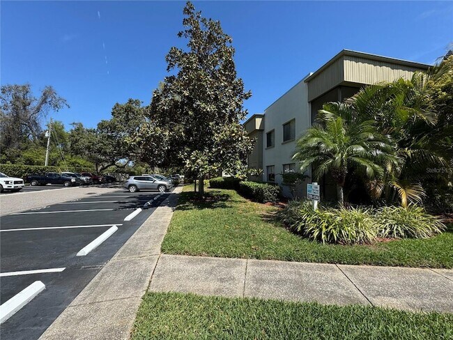 Building Photo - 3300 Fox Chase Cir