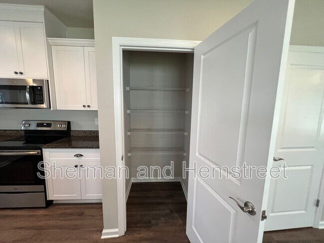 Building Photo - 660 Dobhill Ln