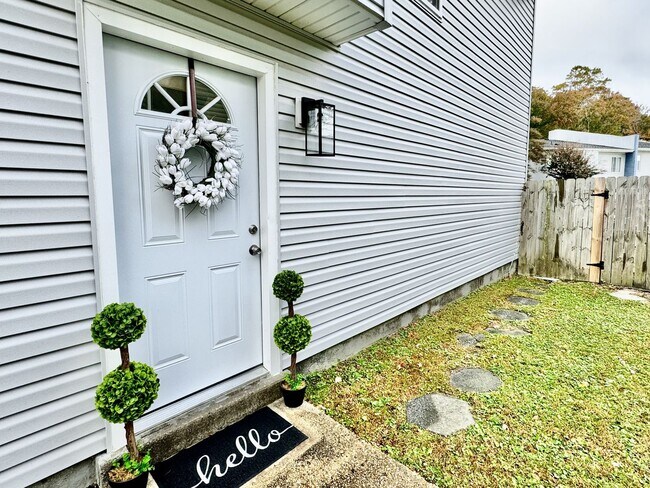 Building Photo - Updated & Ready For You On 12-05-25! A Pet-Friendly Home w/Attached Garage, All Appliances Convey...