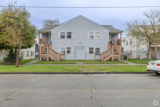 Primary Photo - Commonwealth Apartments