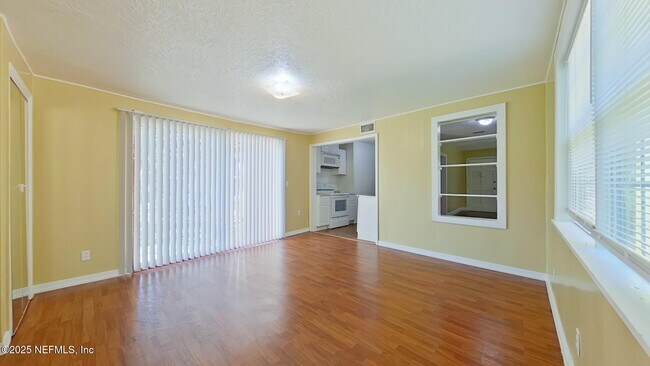 Building Photo - 1162 Lake Forest Blvd