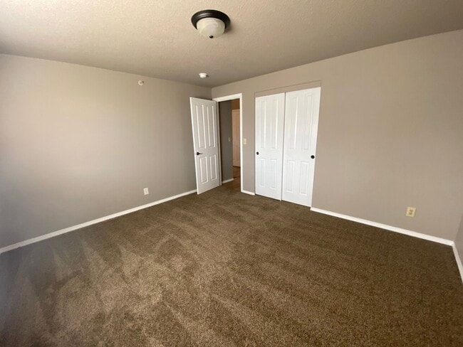 Building Photo - Great NE Bend Home