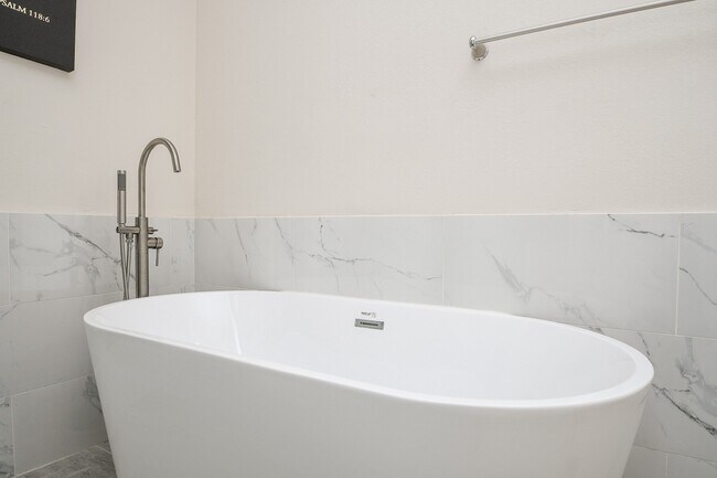 Building Photo - 21839 Manitou Falls Ln