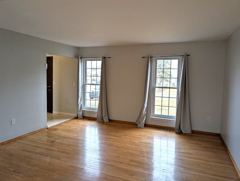 Living Room - 21765 Flanders St