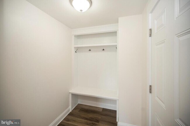 Building Photo - 2211 Camp Geary Ln