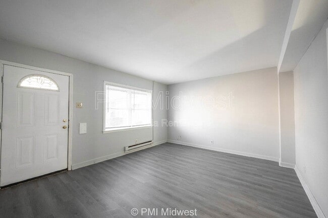 Building Photo - 3725 N Sherman Dr