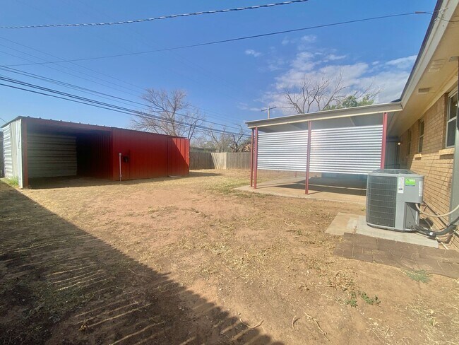 Building Photo - 605 5th St