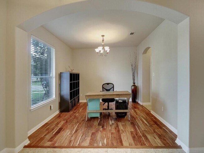 Building Photo - 300 Steer Acres Ct
