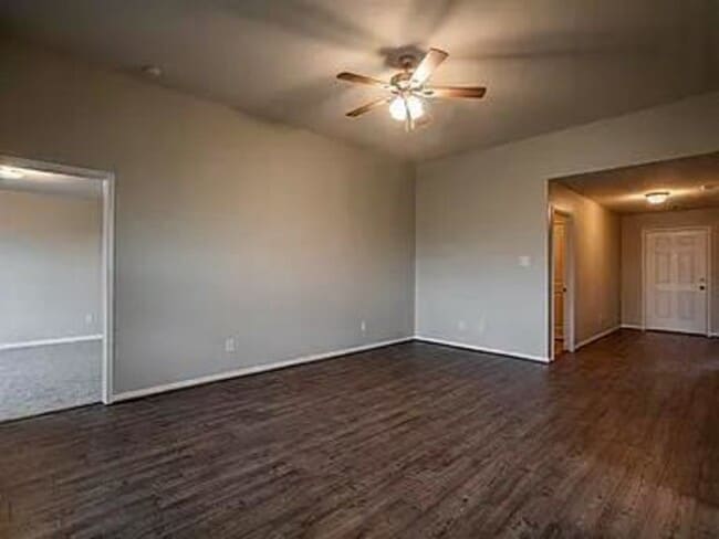 Building Photo - 976 Lake View Cir W