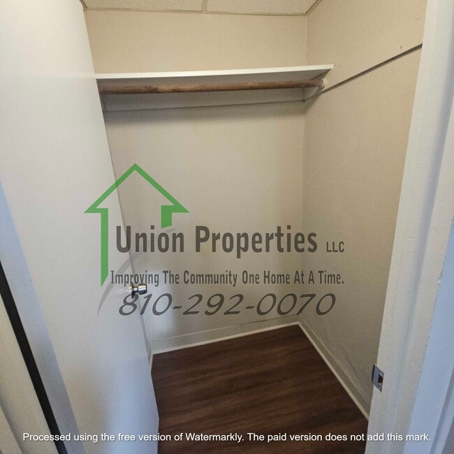 Building Photo - 1042 Gillett St